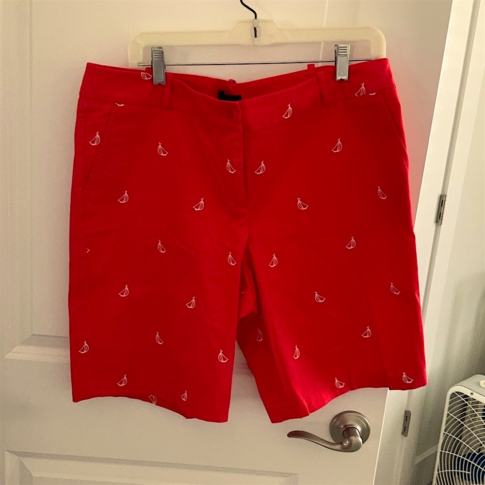 Talbots orange Red Women's Shorts with Embroidered sailboat Pattern